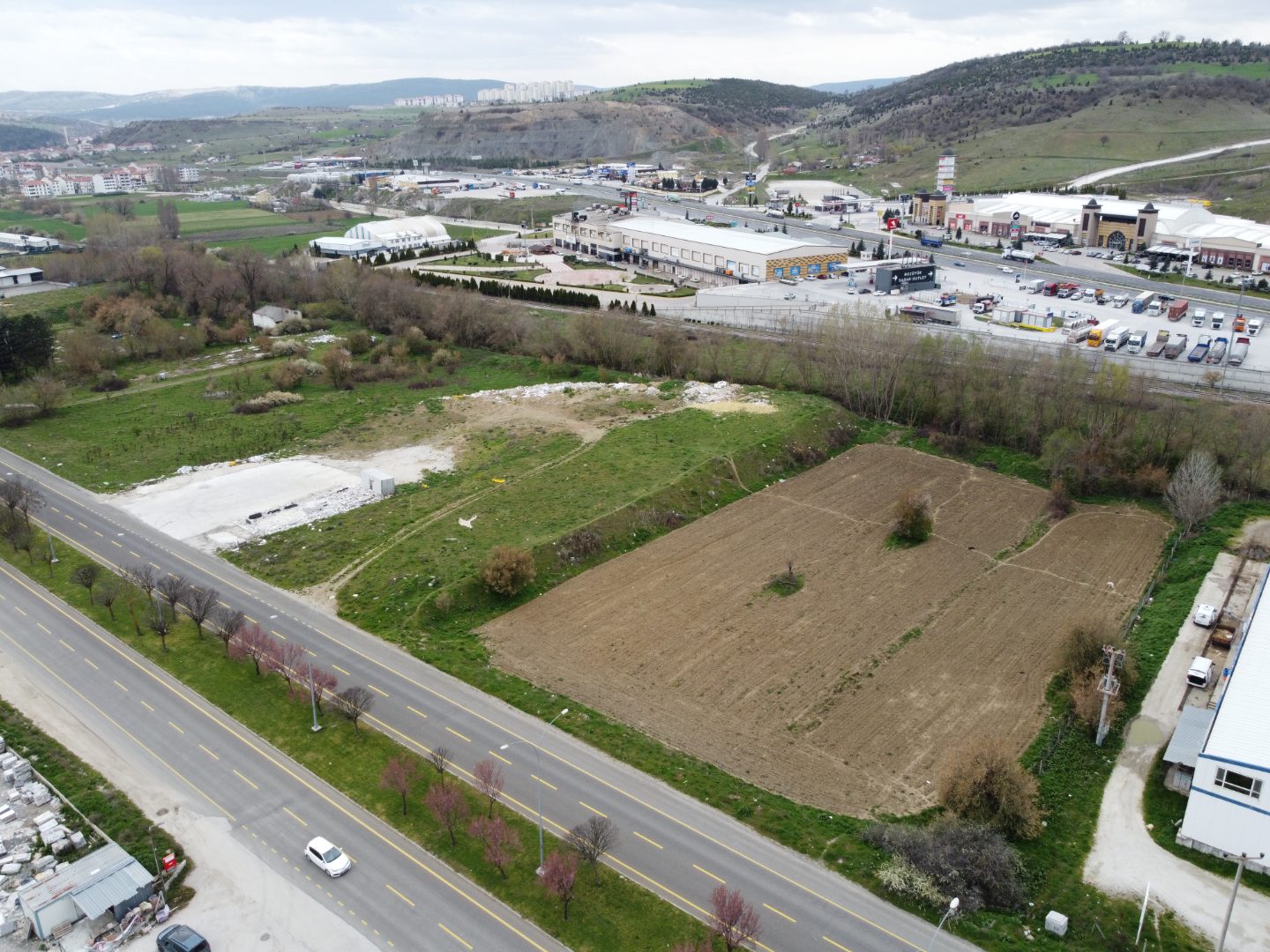 KURUOĞLU’ NDAN SATILIK SANAYİ İMARLI ARSA - 4