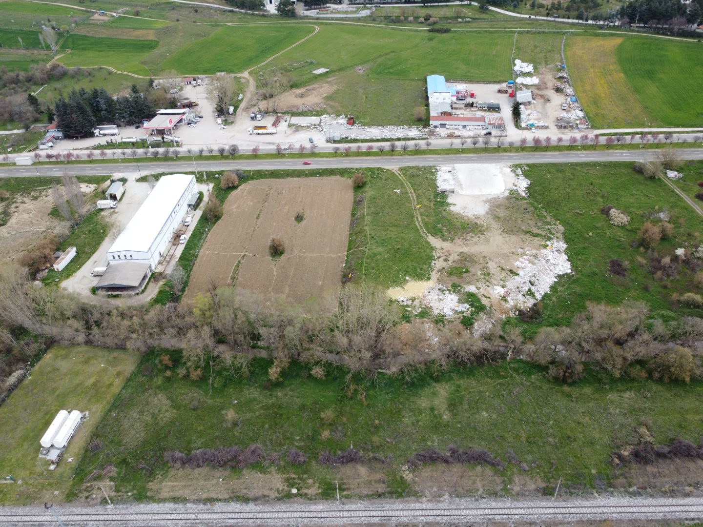 KURUOĞLU’ NDAN SATILIK SANAYİ İMARLI ARSA - 10