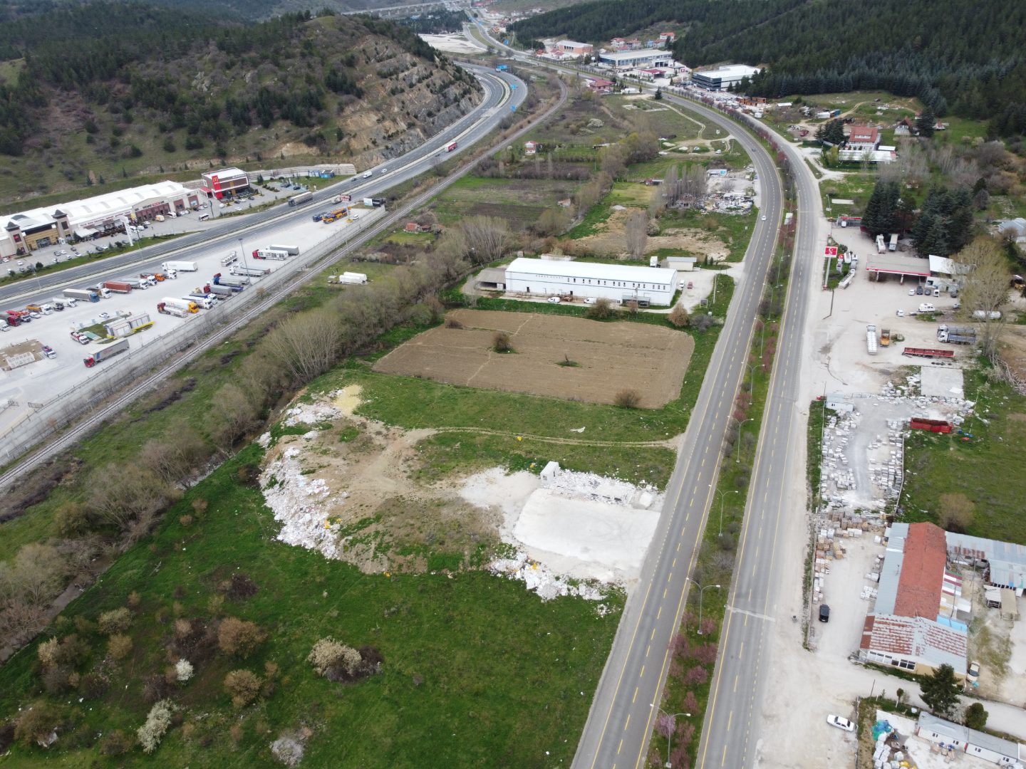 KURUOĞLU’ NDAN SATILIK SANAYİ İMARLI ARSA - 7