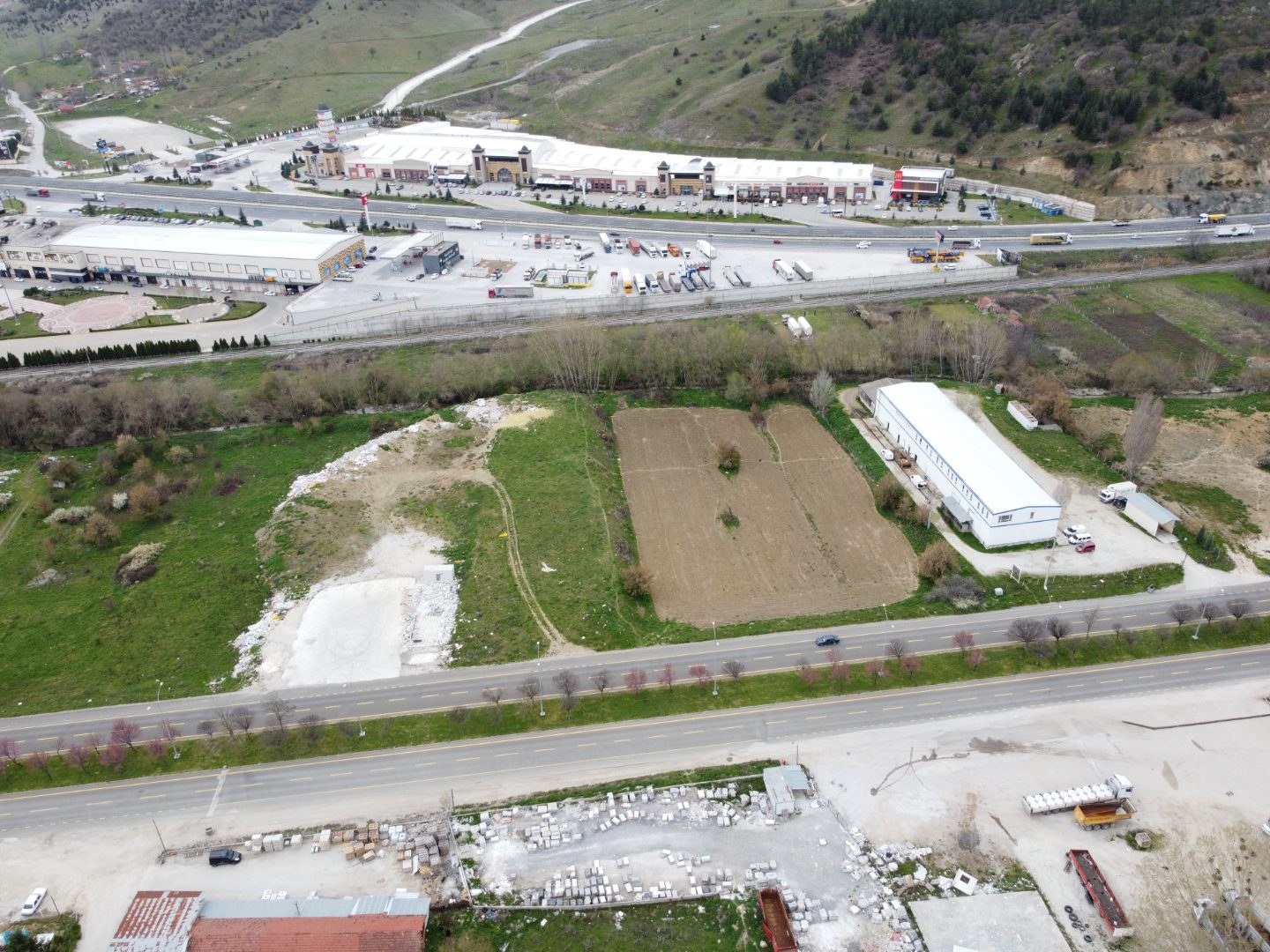 KURUOĞLU’ NDAN SATILIK SANAYİ İMARLI ARSA - 8