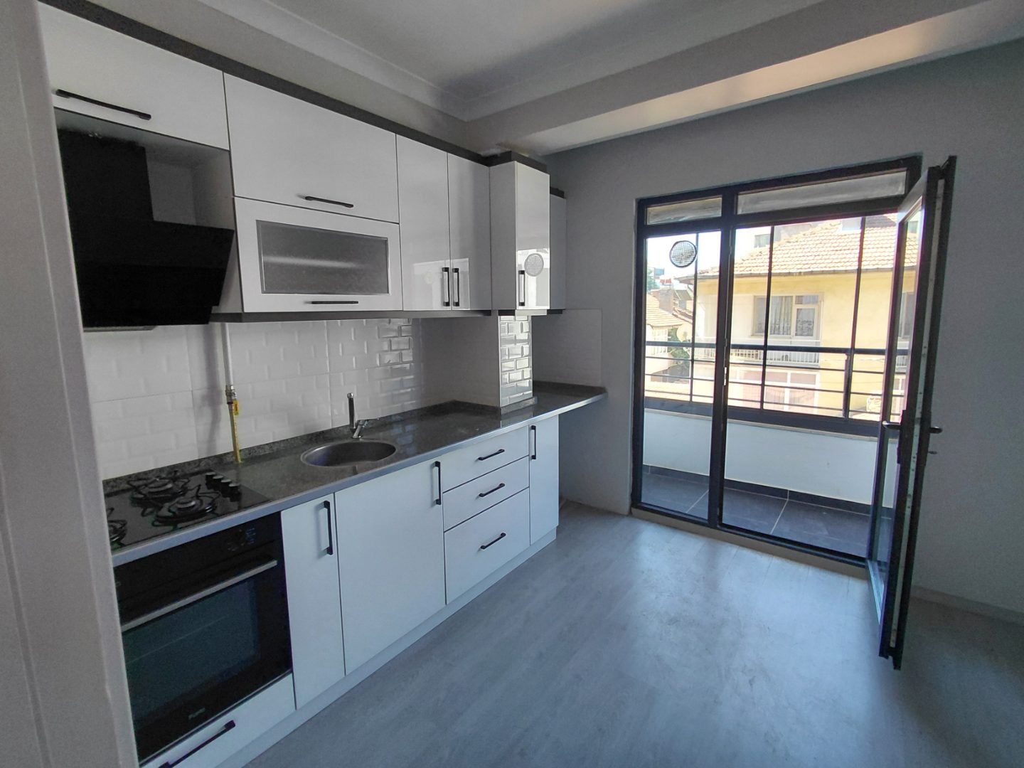 KURUOĞLU UNDAN ŞEHİR MERKEZİNDE 2+1 KİRALIK DAİRE
