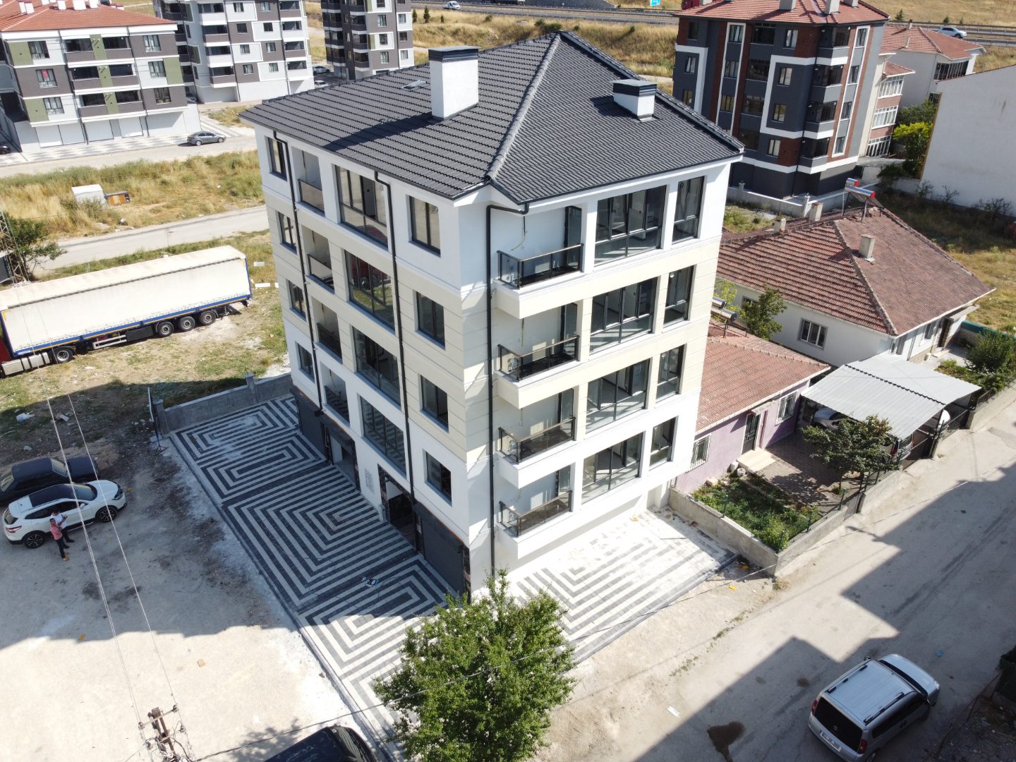 KURUOĞLU 'NDAN KANAL BOYU BÖLGESİNDE 1+1 DAİRE