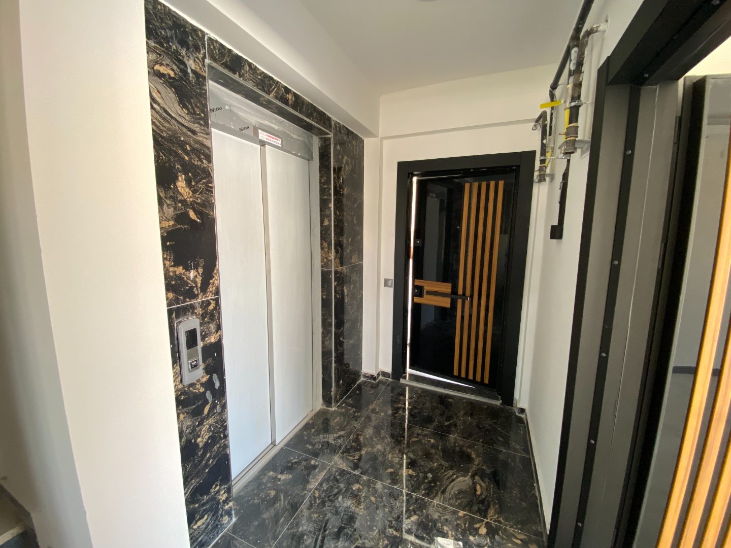 KURUOĞLU 'NDAN KANAL BOYU BÖLGESİNDE 1+1 DAİRE - 11