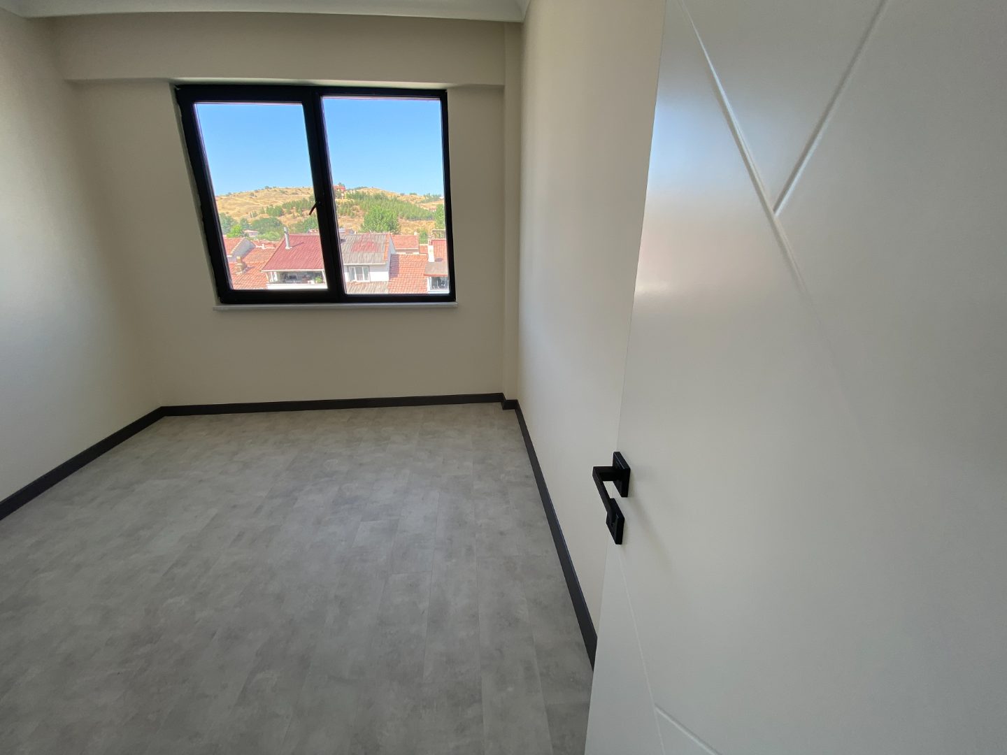 KURUOĞLU 'NDAN KANAL BOYU BÖLGESİNDE 1+1 DAİRE - 9